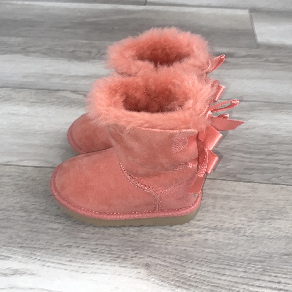 Ugg Bailey Bow ll Girls Size 7 Pink Suede Sheepskin Water Resistant Boots - Picture 1 of 5